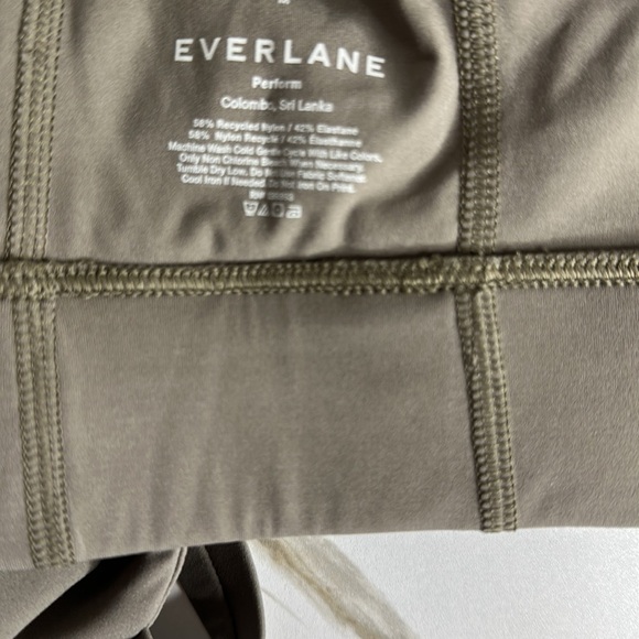 Everlane The Perform Cropped Top NWT in Dark Taupe (Grey)-SOLD OUT ONLINE - Picture 8 of 8